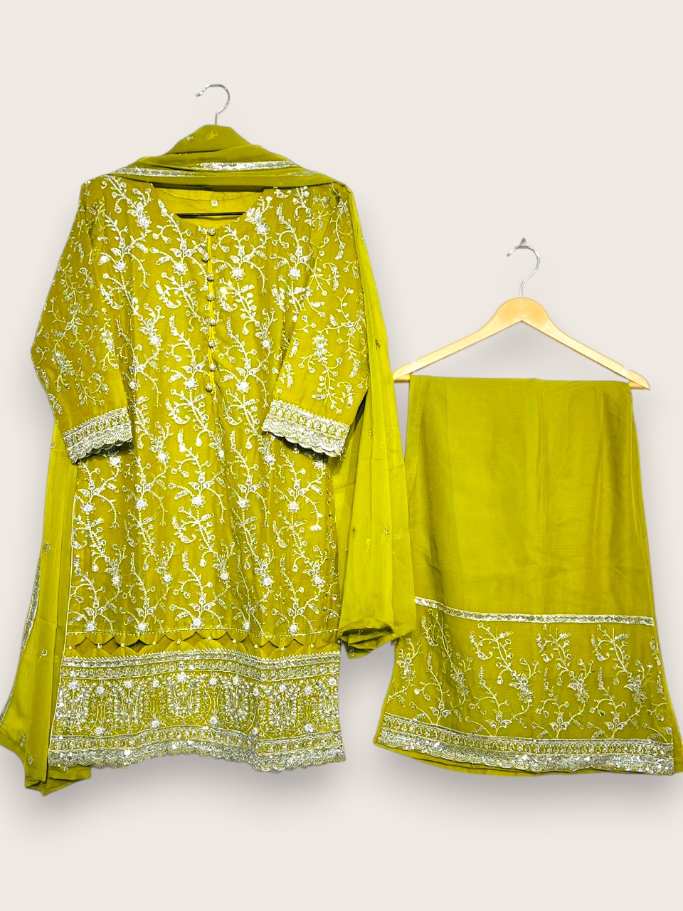 Premium Chiffon 3-Piece Suit – Stitched Medium | Yahyas