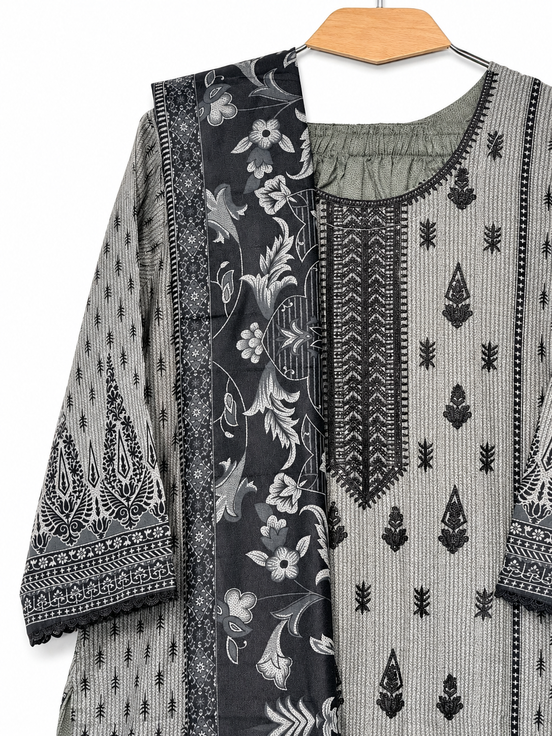 Bin Saeed grey monochrome printed Khaddar 3-piece suit full view