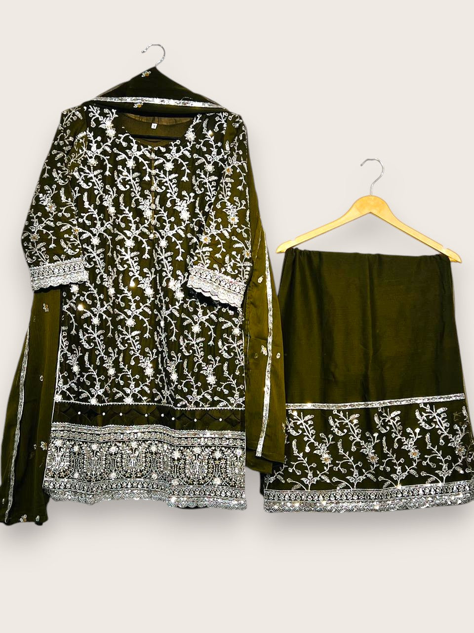 Premium Chiffon 3-Piece Suit – Stitched Medium | Yahyas