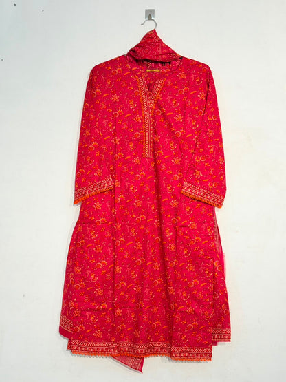 Red floral printed 3-piece suit full view with embroidered neckline and dupatta – Yahyas