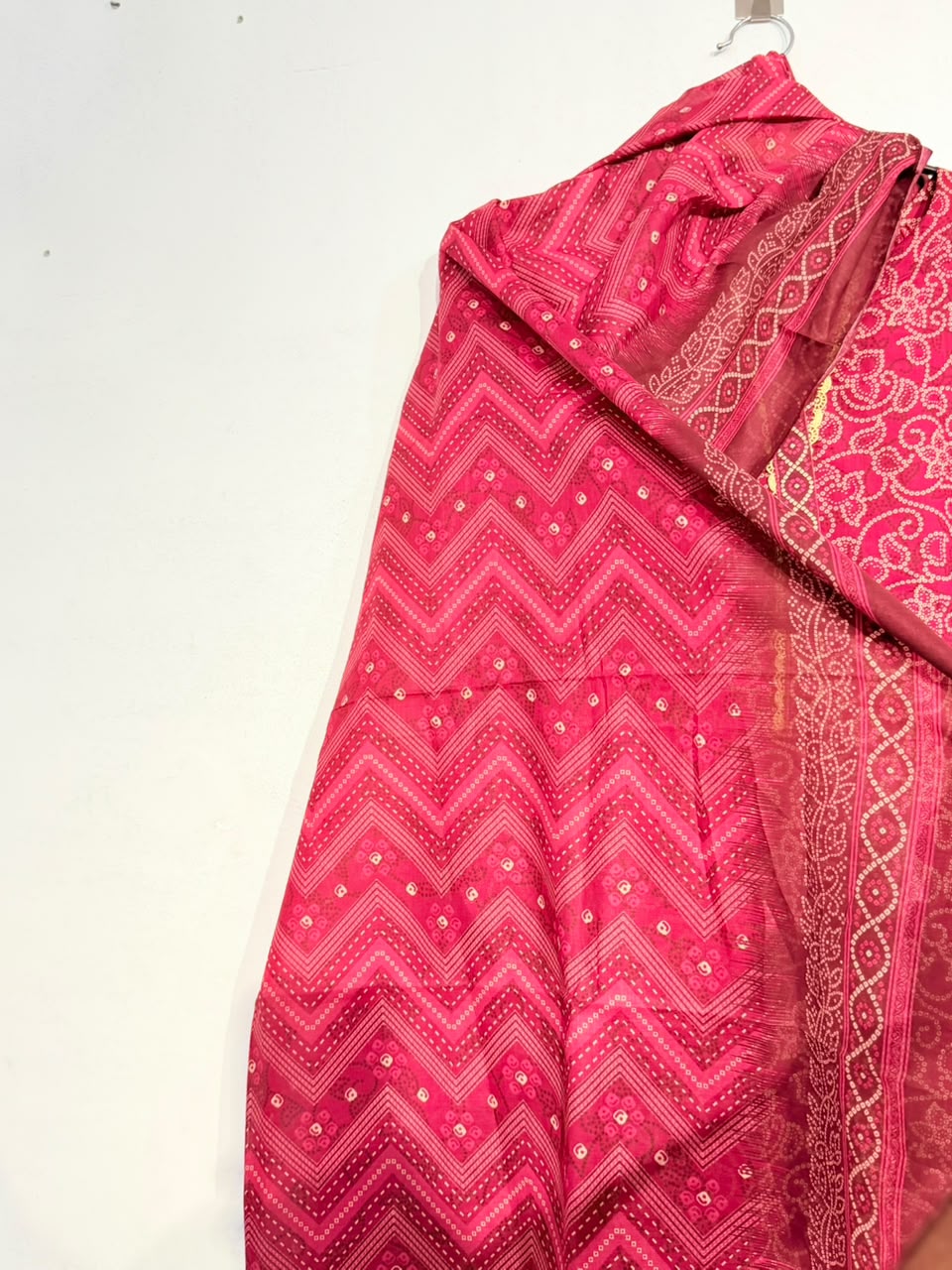 Chevron Bandhani dupatta with embroidered border