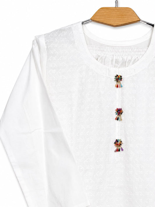 Smocked neckline and multicolour tassel buttons detail