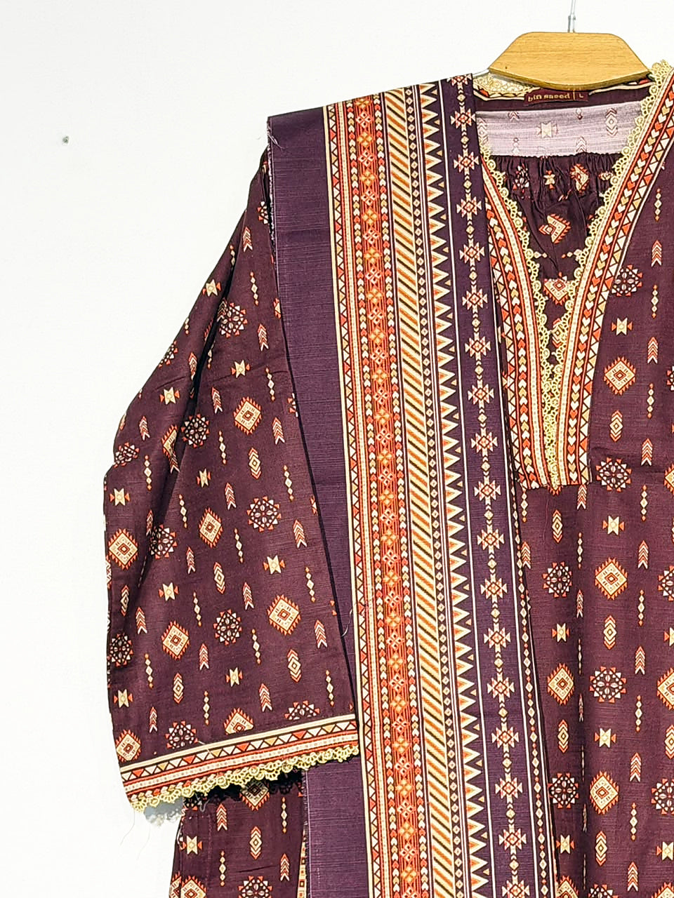 Close-up of neckline, sleeve lace and printed dupatta on Bin Saeed maroon Khaddar suit